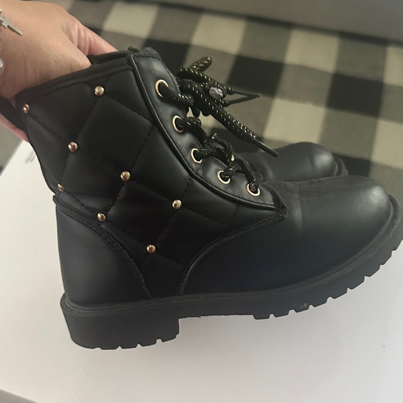 Stylish Black Quilted Kids Boots - Picture 3 of 6